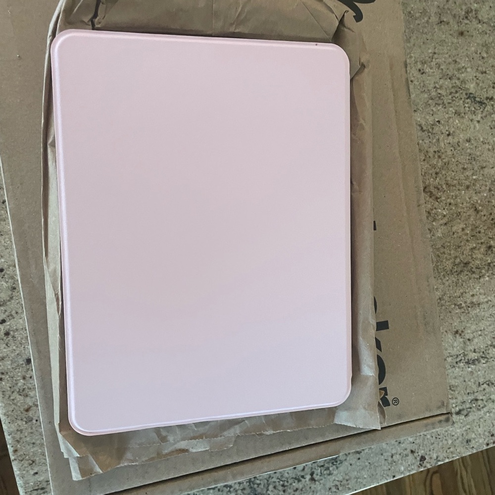 ROTATING 360
Casebus Classic Case for iPad, Rotating, with Pencil Holder